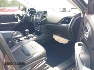 2019 Jeep Cherokee Latitude Plus z VIN 1C4PJMLXXKD471368, wystawiony jako IAAI lot #42216434 z przebiegiem 51 804 mil mil oraz . Historia ofert i sprzedaży dostępna na DreamBid. Obrazek 5.