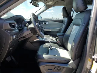 2022 Ford Explorer XLT z VIN 1FMSK7DH5NGC38366, wystawiony jako Copart lot #56390465 z przebiegiem 24 909 mil mil oraz Szkoda całkowita • Salvage title. Historia ofert i sprzedaży dostępna na DreamBid. Obrazek 7.