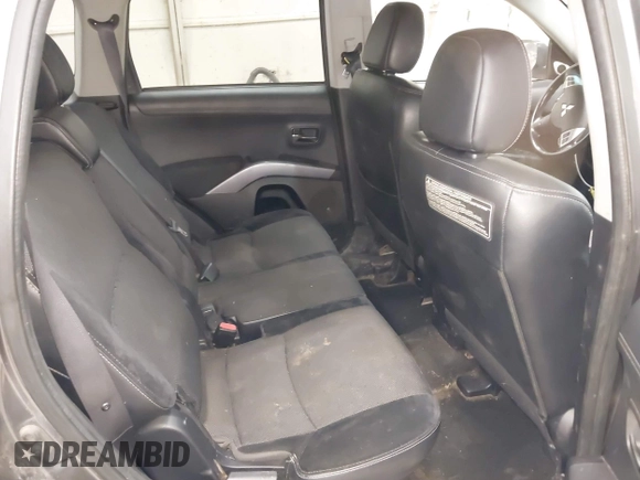 2011 Mitsubishi Outlander SE z VIN JA4JT3AWXBU007978, wystawiony jako IAAI lot #42337365 z przebiegiem 239 587 mil mil oraz . Historia ofert i sprzedaży dostępna na DreamBid. Obrazek 8.