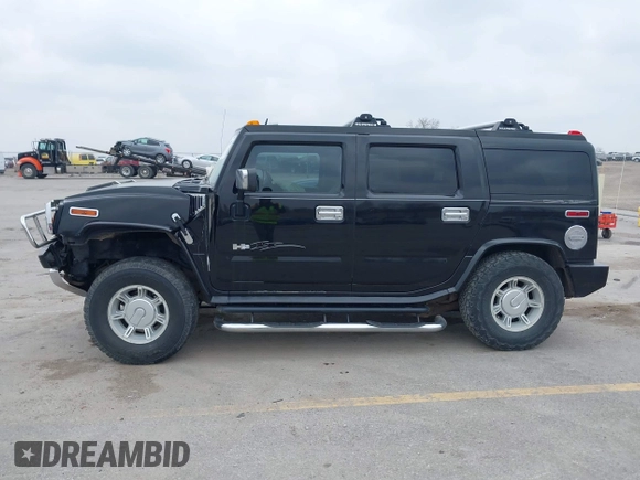 2005 Hummer H2 SUV z VIN 5GRGN23UX5H106375, wystawiony jako IAAI lot #41997745 z przebiegiem 152 827 mil mil oraz . Historia ofert i sprzedaży dostępna na DreamBid. Obrazek 14.