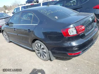 2013 Volkswagen Jetta Sedan Hybrid SE with VIN 3VW637AJ7DM259702, listed as a IAAI auction lot 41799247 with 999,999 mi miles. Bid and sale history available at carsss.com. Image 3.