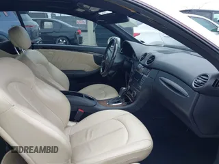 2008 Mercedes-Benz CLK 350 с VIN WDBTJ56H38F241787, выставлен на аукционе IAAI как лот 42184829 с пробегом 97 818 миль миль и . История ставок и продаж доступна на DreamBid. Изображение 5.