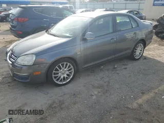 2009 Volkswagen Jetta z VIN 3VWRA71K59M013590, wystawiony jako Copart lot #82304044 z przebiegiem 98 943 mil mil oraz Szkoda całkowita • Salvage title. Historia ofert i sprzedaży dostępna na DreamBid. Obrazek 1.