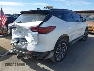 2024 Chevrolet Blazer RS z VIN 3GNKBERS7RS248053, wystawiony jako IAAI lot #41335899 z przebiegiem 19 929 mil mil oraz . Historia ofert i sprzedaży dostępna na DreamBid. Obrazek 4.