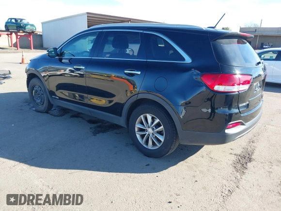 2016 Kia Sorento LX with VIN 5XYPGDA5XGG175646, listed as a IAAI auction lot 41637173 with 186,922 mi miles. Bid and sale history available at carsss.com. Image 3.