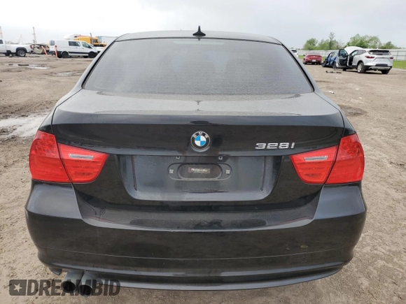 2011 BMW 3 Series 328i xDrive z VIN WBAPK7C54BF195834, wystawiony jako Copart lot #51740295 z przebiegiem 146 972 mil mil oraz Szkoda całkowita • Salvage title. Historia ofert i sprzedaży dostępna na DreamBid. Obrazek 6.
