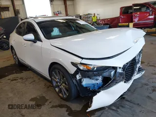 2024 Mazda 3 S Preferred z VIN 3MZBPACM4RM400627, wystawiony jako IAAI lot #42695828 z przebiegiem 18 369 mil mil oraz . Historia ofert i sprzedaży dostępna na DreamBid. Obrazek 1.