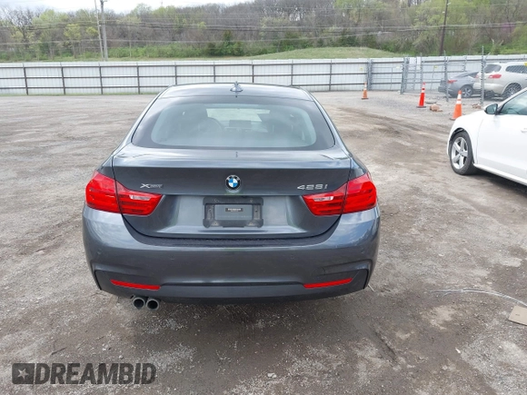 2015 BMW 4 Series 428i xDrive z VIN WBA4A7C5XFD415131, wystawiony jako IAAI lot #42100618 z przebiegiem 89 093 mil mil oraz . Historia ofert i sprzedaży dostępna na DreamBid. Obrazek 16.