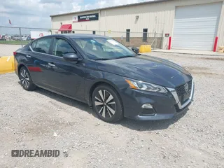 2022 Nissan Altima SV with VIN 1N4BL4DV5NN372589, listed as a IAAI auction lot 42153074 with 55,812 mi miles and . Bid and sale history available at carsss.com. Image 1.