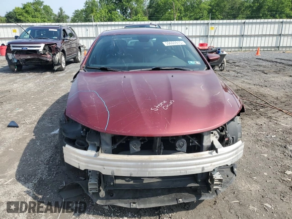 2015 Chrysler 200 S z VIN 1C3CCCBB2FN746132, wystawiony jako Copart lot #59660915 z przebiegiem 142 663 mil mil oraz Szkoda całkowita • Salvage title. Historia ofert i sprzedaży dostępna na DreamBid. Obrazek 5.