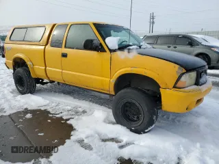2002 GMC Sonoma SLS with VIN 1GTCT19W528253658, listed as a Copart auction lot 87413674 with 202,831 mi miles and Salvage Title. Bid and sale history available at carsss.com. Image 4.