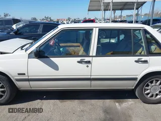 1994 Volvo 900 Action z VIN YV1JS8311R1169592, wystawiony jako IAAI lot #41647893 z przebiegiem 287 426 mil mil oraz . Historia ofert i sprzedaży dostępna na DreamBid. Obrazek 14.