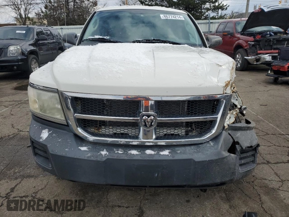 2008 Dodge Dakota z VIN 1D3HW22K18S638485, wystawiony jako Copart lot #86774214 z przebiegiem 189 304 mil mil oraz Szkoda całkowita • Salvage title. Historia ofert i sprzedaży dostępna na DreamBid. Obrazek 5.