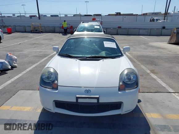 2002 Toyota MR2 z VIN JTDFR320120045045, wystawiony jako IAAI lot #42227577 z przebiegiem 128 095 mil mil oraz . Historia ofert i sprzedaży dostępna na DreamBid. Obrazek 12.