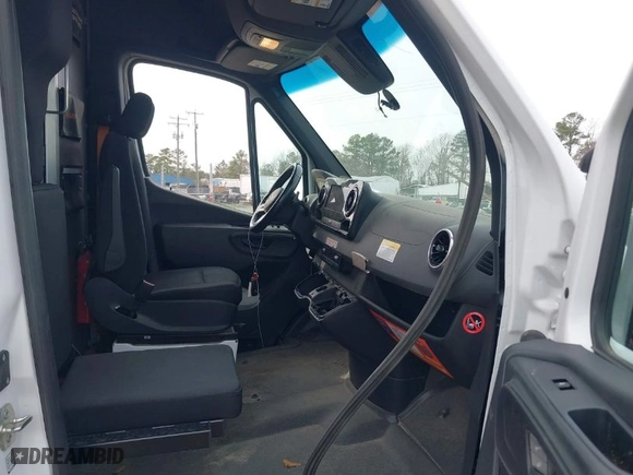 2021 Mercedes-Benz Sprinter Cargo Van with VIN W1Y4DCHY5MT070966, listed as a IAAI auction lot 41809368 with NaN miles. Bid and sale history available at carsss.com. Image 5.