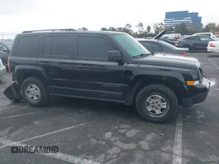 2017 Jeep Patriot Sport z VIN 1C4NJPBB9HD103349, wystawiony jako IAAI lot #41528460 z przebiegiem 122 026 mil mil oraz . Historia ofert i sprzedaży dostępna na DreamBid. Obrazek 14.
