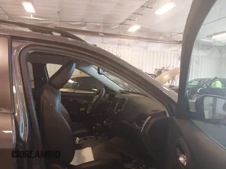 2022 Jeep Cherokee Limited z VIN 1C4PJMDX6ND531424, wystawiony jako IAAI lot #42334739 z przebiegiem 22 473 mil mil oraz . Historia ofert i sprzedaży dostępna na DreamBid. Obrazek 5.