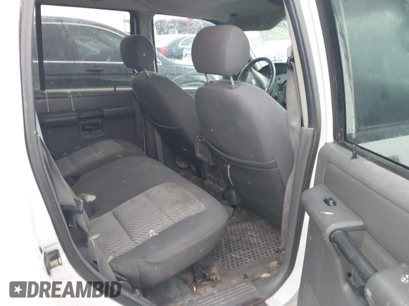 2004 Ford Explorer Sport Trac XLS z VIN 1FMZU67K04UA15789, wystawiony jako IAAI lot #42668387 z przebiegiem 358 240 mil mil oraz . Historia ofert i sprzedaży dostępna na DreamBid. Obrazek 8.
