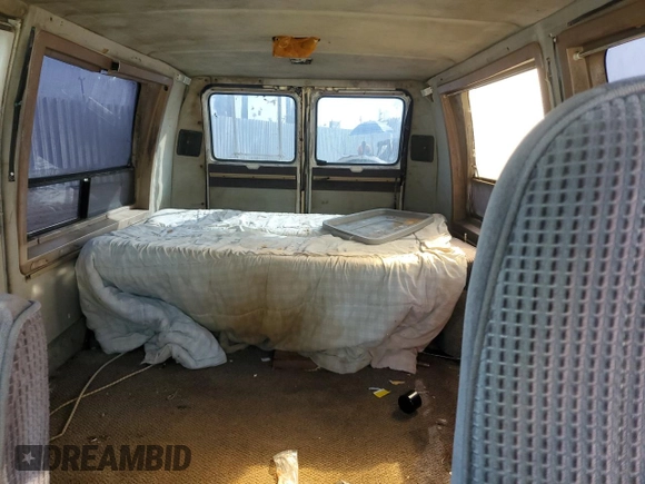 1990 Chevrolet Chevy Van z VIN 1GBEG25K0L7167885, wystawiony jako Copart lot #72575264 z przebiegiem 231 827 mil mil oraz Szkoda całkowita • Salvage title. Historia ofert i sprzedaży dostępna na DreamBid. Obrazek 10.