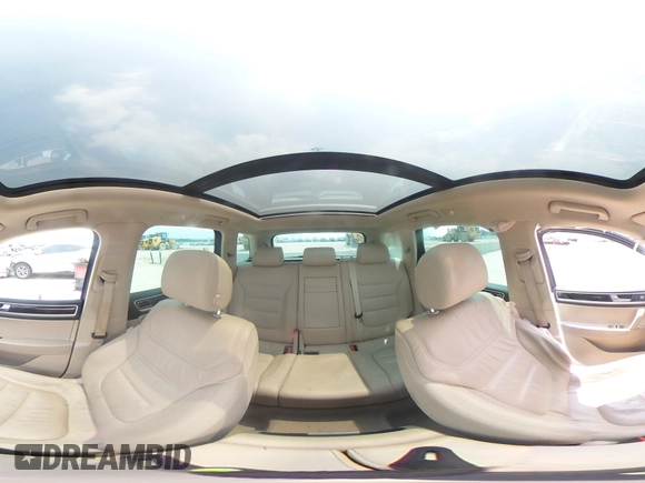 2013 Volkswagen Touareg Exec z VIN WVGEF9BP3DD012463, wystawiony jako Copart lot #57499915 z przebiegiem 104 981 mil mil oraz Szkody całkowita. Historia ofert i sprzedaży dostępna na DreamBid. Obrazek 15.
