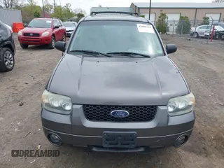 2005 Ford Escape Limited with VIN 1FMYU94155KB76337, listed as a IAAI auction lot 42006729 with 170,526 mi miles. Bid and sale history available at carsss.com. Image 12.