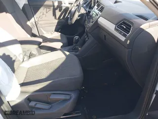 2018 Volkswagen Tiguan S with VIN 3VV1B7AX1JM015870, listed as a IAAI auction lot 41632032 with 82,578 mi miles. Bid and sale history available at carsss.com. Image 5.