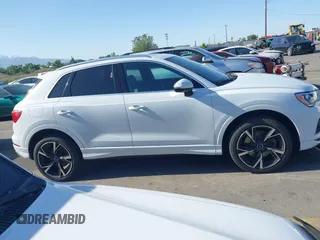 2019 Audi Q3 Premium z VIN WA1AECF32K1072625, wystawiony jako IAAI lot #42326866 z przebiegiem 67 351 mil mil oraz . Historia ofert i sprzedaży dostępna na DreamBid. Obrazek 13.