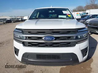 2024 Ford Expedition Max XLT z VIN 1FMJK1H8XREA38197, wystawiony jako IAAI lot #41786020 z przebiegiem 35 387 mil mil oraz . Historia ofert i sprzedaży dostępna na DreamBid. Obrazek 12.