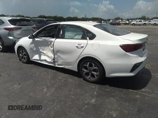 2021 Kia Forte LXS z VIN 3KPF24AD6ME322989, wystawiony jako IAAI lot #42010435 z przebiegiem 84 346 mil mil oraz . Historia ofert i sprzedaży dostępna na DreamBid. Obrazek 3.