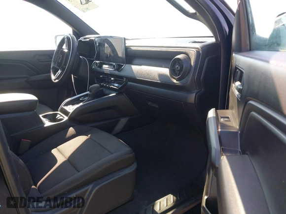 2024 Chevrolet Colorado 4WD Trail Boss z VIN 1GCPTEEK5R1144549, wystawiony jako IAAI lot #42754175 z przebiegiem Nie podano mil oraz . Historia ofert i sprzedaży dostępna na DreamBid. Obrazek 5.