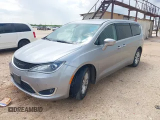 2018 Chrysler Pacifica Touring Plus z VIN 2C4RC1FG5JR280143, wystawiony jako IAAI lot #42350483 z przebiegiem 103 460 mil mil oraz . Historia ofert i sprzedaży dostępna na DreamBid. Obrazek 2.