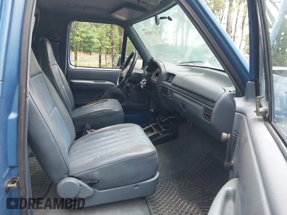1992 Ford Bronco XL with VIN 1FMEU15N8NLA71453, listed as a IAAI auction lot 42169254 with 141,614 mi miles. Bid and sale history available at carsss.com. Image 5.