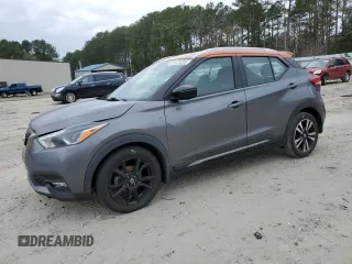2019 Nissan Kicks S z VIN 3N1CP5CU2KL526546, wystawiony jako Copart lot #51675285 z przebiegiem 94 629 mil mil oraz Szkoda całkowita • Salvage title. Historia ofert i sprzedaży dostępna na DreamBid. Obrazek 1.