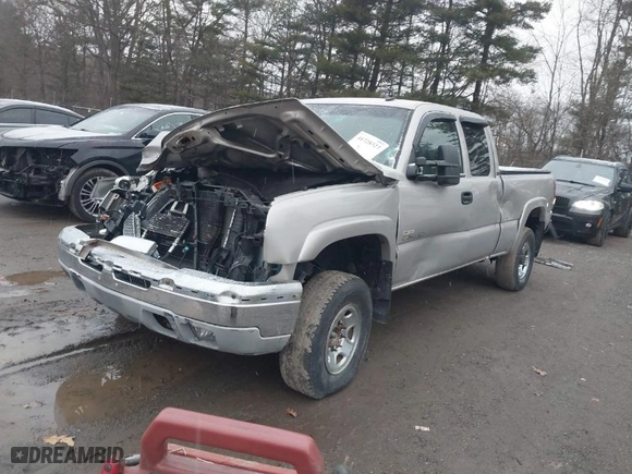 2003 Chevrolet Silverado 2500HD LS with VIN 1GCHK29G13E305698, listed as a IAAI auction lot 41728322 with 134,704 mi miles. Bid and sale history available at carsss.com. Image 2.