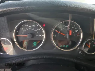 2014 Jeep Wrangler Unlimited Sahara z VIN 1C4HJWEG8EL257437, wystawiony jako Copart lot #55594695 z przebiegiem 157 575 mil mil oraz Czysty tytuł • Clean title. Historia ofert i sprzedaży dostępna na DreamBid. Obrazek 9.
