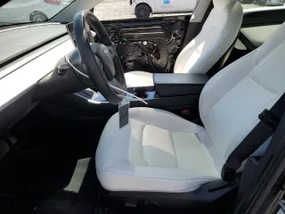 2020 Tesla Model 3 Long Range z VIN 5YJ3E1EBXLF795689, wystawiony jako Copart lot #56703555 z przebiegiem 62 556 mil mil oraz Szkoda całkowita • Salvage title. Historia ofert i sprzedaży dostępna na DreamBid. Obrazek 7.