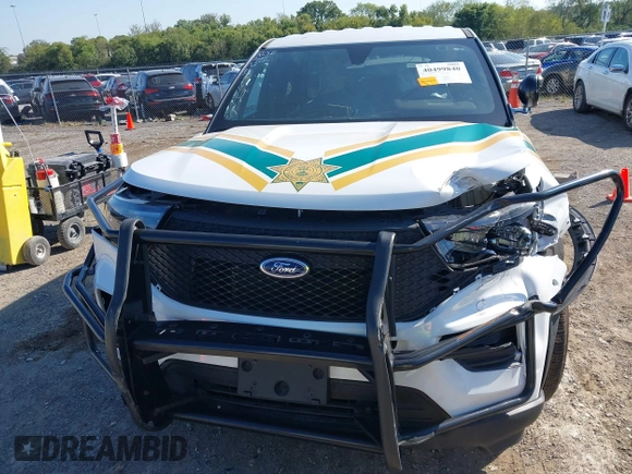 2022 Ford Police Interceptor Utility z VIN 1FM5K8AB2NGA02664, wystawiony jako IAAI lot #40499840 z przebiegiem 7 067 mil mil oraz . Historia ofert i sprzedaży dostępna na DreamBid. Obrazek 12.
