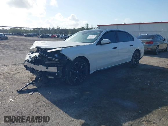 2024 BMW 7 Series 740i с VIN WBA23EH00RCP27147, выставлен на аукционе IAAI как лот 41932339 с пробегом 16 740 миль миль и . История ставок и продаж доступна на DreamBid. Изображение 17.