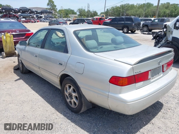 2000 Toyota Camry LE z VIN 4T1BF22K9YU102852, wystawiony jako IAAI lot #42084031 z przebiegiem 253 595 mil mil oraz . Historia ofert i sprzedaży dostępna na DreamBid. Obrazek 3.