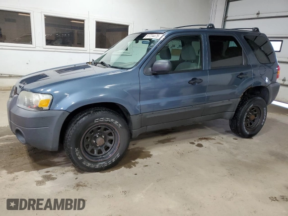 2005 Ford Escape XLT z VIN 1FMYU93145KB29172, wystawiony jako Copart lot #57724475 z przebiegiem 146 236 mil mil oraz Szkoda całkowita • Salvage title. Historia ofert i sprzedaży dostępna na DreamBid. Obrazek 1.