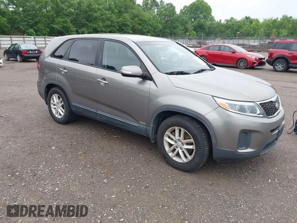 2014 Kia Sorento LX z VIN 5XYKTCA63EG503298, wystawiony jako IAAI lot #42372695 z przebiegiem 106 711 mil mil oraz . Historia ofert i sprzedaży dostępna na DreamBid. Obrazek 1.