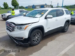 2017 GMC Acadia SLT z VIN 1GKKNMLS3HZ190239, wystawiony jako IAAI lot #42283162 z przebiegiem 170 117 mil mil oraz . Historia ofert i sprzedaży dostępna na DreamBid. Obrazek 2.