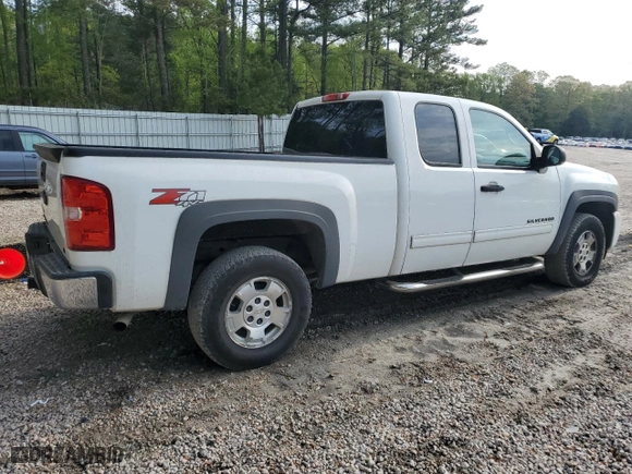 2010 Chevrolet Silverado 1500 LT with VIN 1GCSKSE30AZ127202, listed as a Copart auction lot 53134025 with 113,867 mi miles and Clean Title. Bid and sale history available at carsss.com. Image 3.
