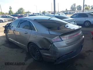 2018 Lincoln MKZ Hybrid Reserve z VIN 3LN6L5MU0JR627483, wystawiony jako IAAI lot #42593949 z przebiegiem 68 621 mil mil oraz . Historia ofert i sprzedaży dostępna na DreamBid. Obrazek 3.