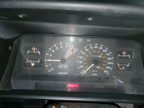 1989 Toyota MR2 z VIN JT2AW15C1K0150268, wystawiony jako Copart lot #86257134 z przebiegiem 93 969 mil mil oraz Tytuł czysty. Historia ofert i sprzedaży dostępna na DreamBid. Obrazek 9.