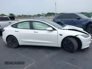 2025 Tesla Model 3 Long Range с VIN 5YJ3E1EA2SF981877, выставлен на аукционе IAAI как лот 42412352 с пробегом 1 967 миль миль и . История ставок и продаж доступна на DreamBid. Изображение 14.