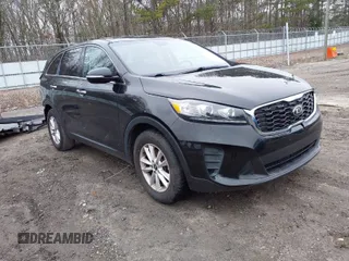 2019 Kia Sorento L with VIN 5XYPG4A31KG585811, listed as a IAAI auction lot 41531134 with 141,656 mi miles. Bid and sale history available at carsss.com. Image 1.