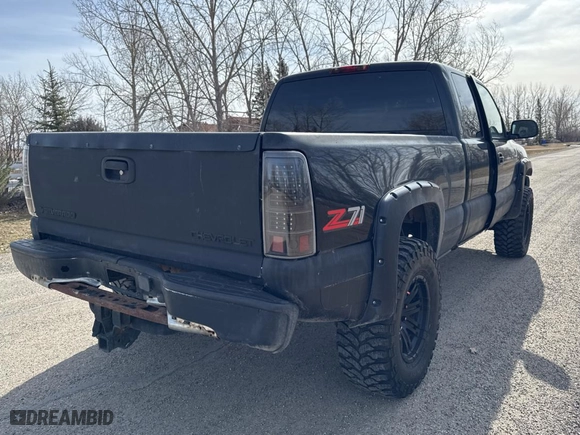 2000 Chevrolet Silverado 1500 LT with VIN 1GCEK19T6YE296613, listed as a Copart auction lot 48632195 with 519,105 mi miles and Clean Title. Bid and sale history available at carsss.com. Image 4.