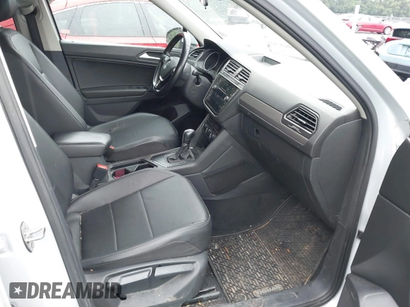 2019 Volkswagen Tiguan SE z VIN 3VV3B7AX7KM029525, wystawiony jako IAAI lot #42631715 z przebiegiem 148 174 mil mil oraz . Historia ofert i sprzedaży dostępna na DreamBid. Obrazek 5.