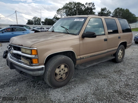1995 Chevrolet Tahoe with VIN 1GNEK13K2SJ439871, listed as a Copart auction lot 73173034 with 274,829 mi miles and Salvage Title. Bid and sale history available at carsss.com. Image 1.